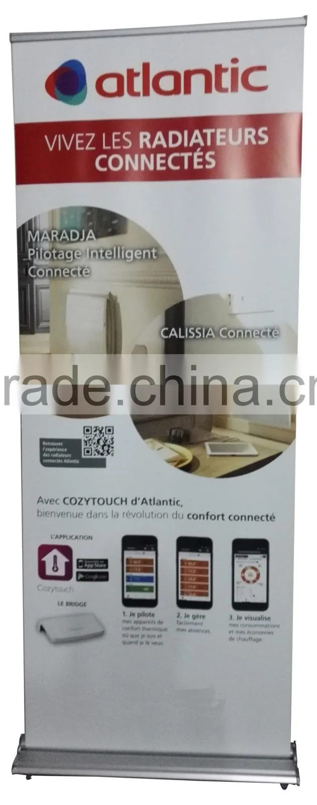 Retractable banner stand