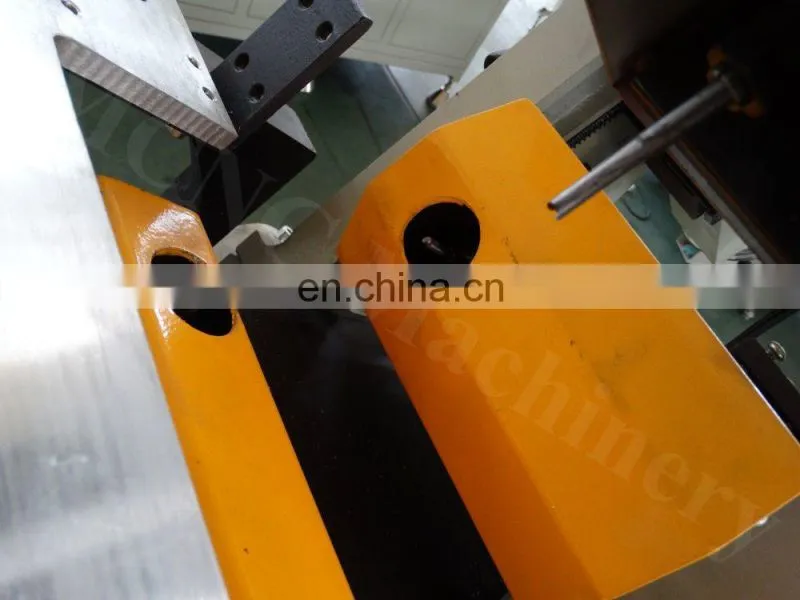 Automatic Cutter Changer PVC / UPVC Window Three Axis Water Slot Milling Machine