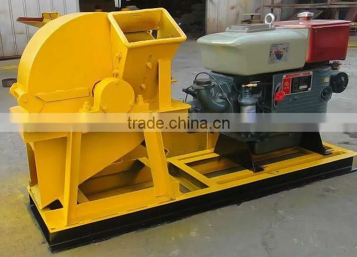 Diesel engine wood hammer crusher