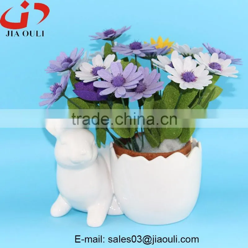 BSCI Audit Factory popular Easter decorations ceramic Bunny with basket , lovely Rabbit Figurines