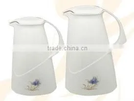 WHITE PLASTIC THERMOS BOTTLE SET
