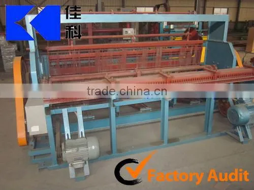 Crimped wire mesh machine