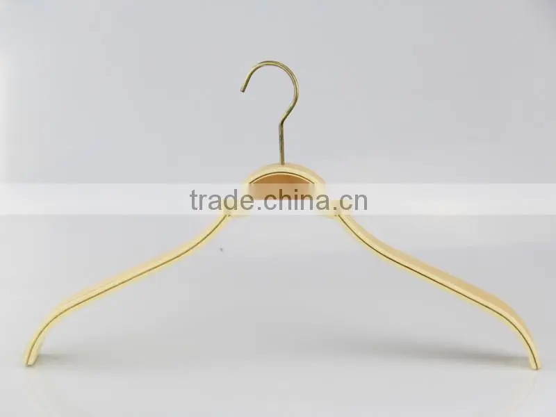 HA6672 cheap natural laminated hanger for clothes store