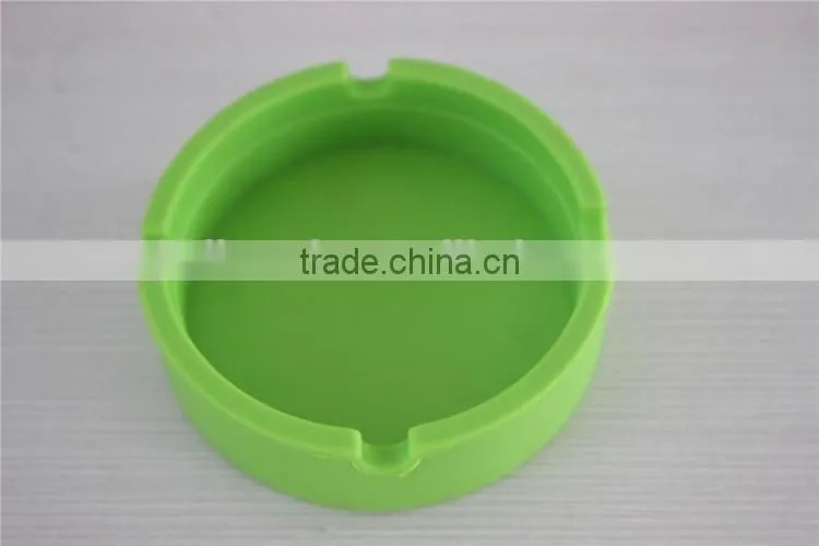 Silicone ashtray with lid