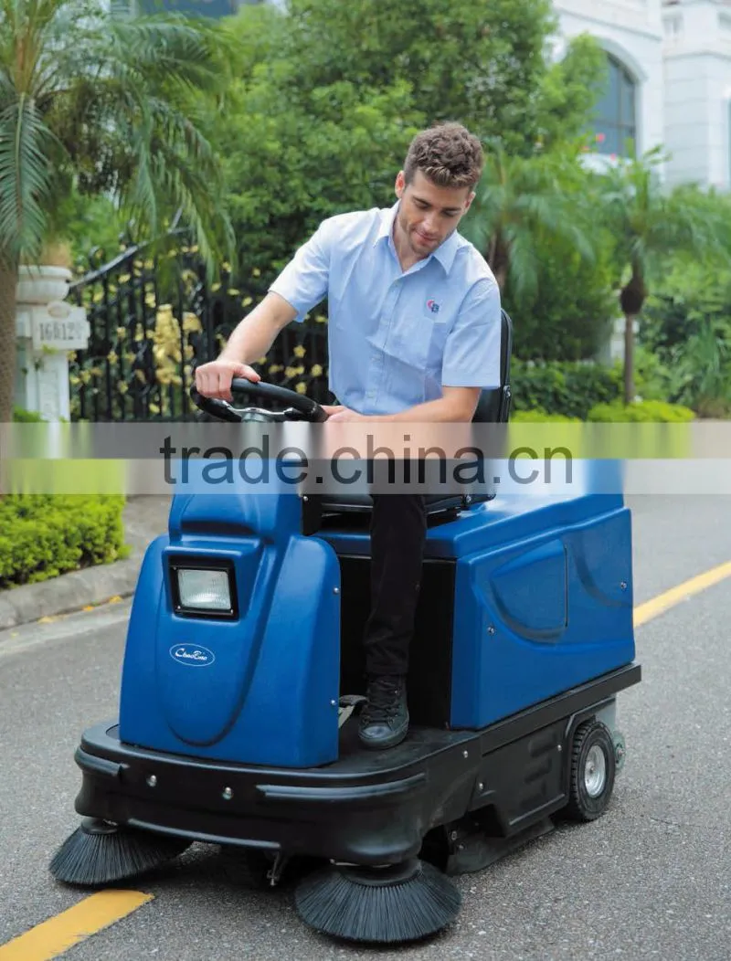 Driving type sweeping Machine/Cab sweeping machine for sale