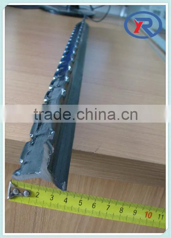 Black bituminous painted Y fence post punched with teeth made in china