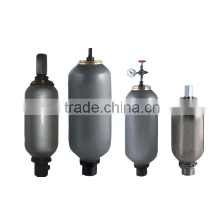 Hydraulic bladder accumulator for hydraulic die casting machine