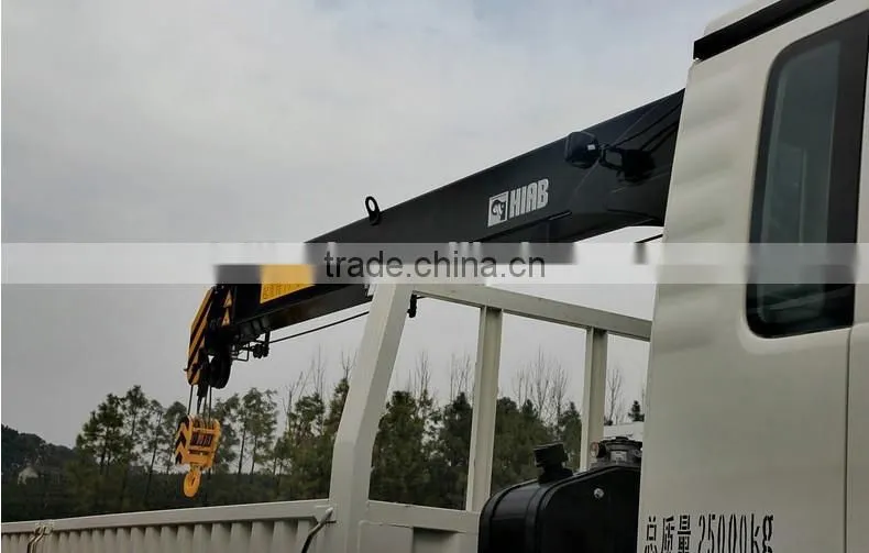 Sinotruk HOWO 280HP 6*4 truck-mounted crane with new design