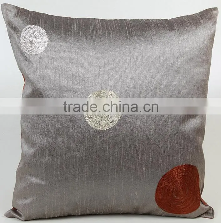 low MOQ traditional polyester polyester cushions home decor pillow