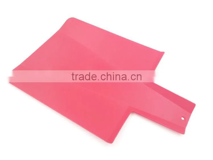 Kitchen helper plastic round chop chop cutting board