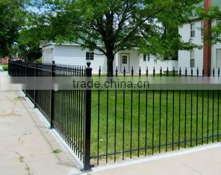 2014 Top-selling hot galvanized steel garden fence