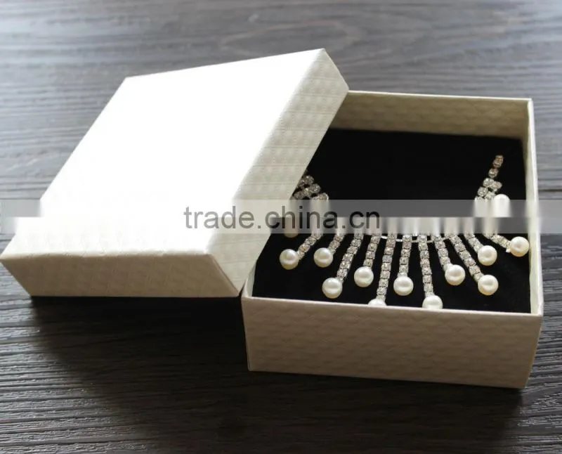 Continental beige princess cheap paper necklace box