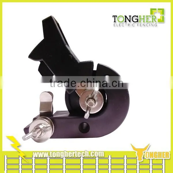 Electric fence cut out switch for farm solar fence energizer