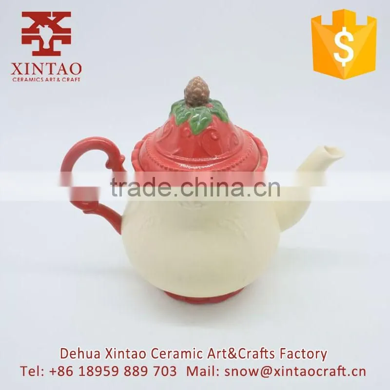 Eco-friendly strawberry ceramic soup pots with lid for kitchenware