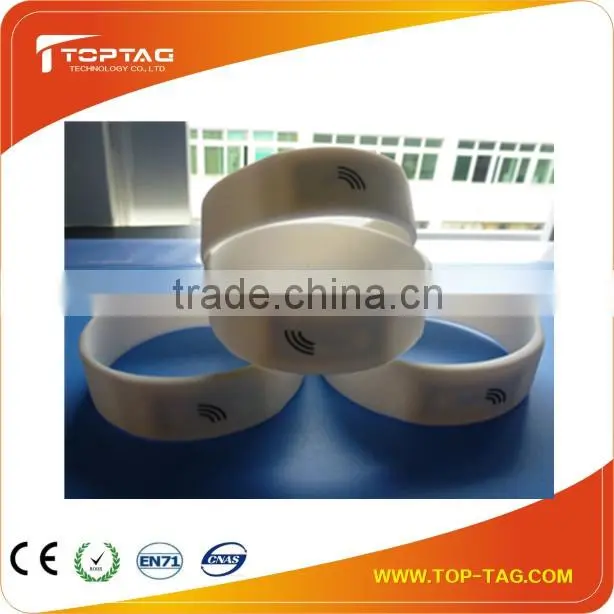 Popular ISO14443A Silicone RFID Wristband with logo printing