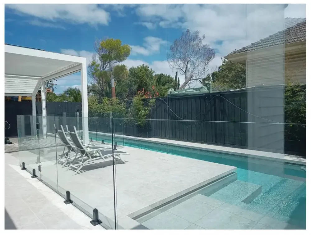 Semi-Frameless-Tempered-Glass-Pool-Fences-with-Post