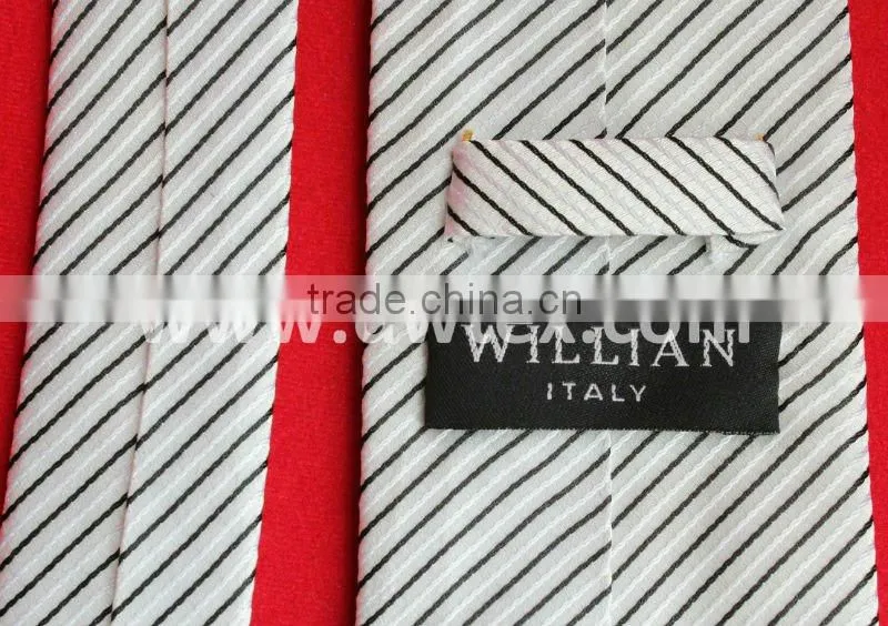 Woven silk necktie