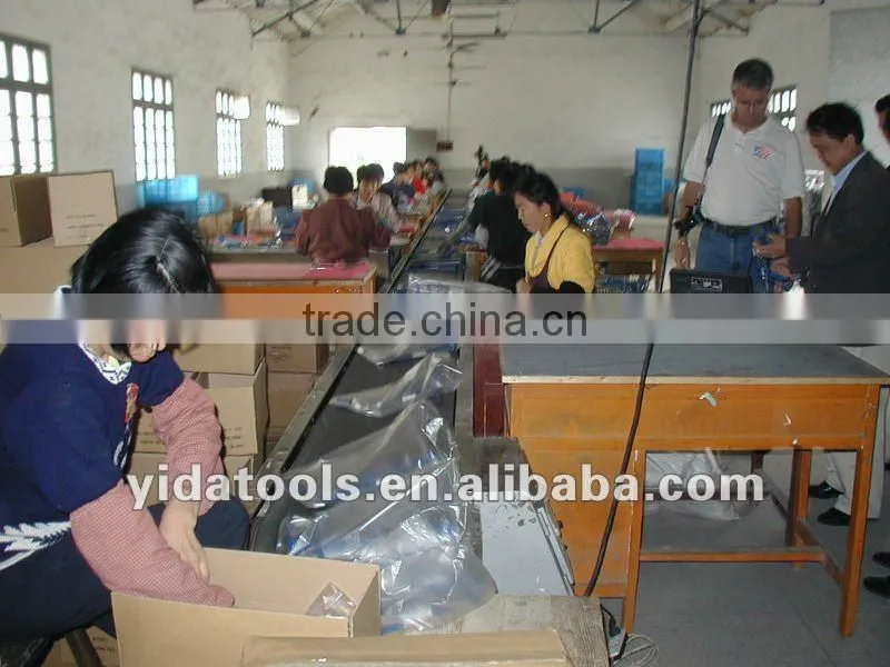 DF-00147 9" Plastic handle caulking guns