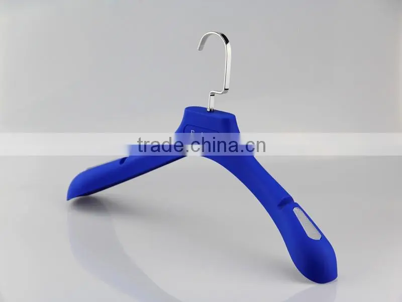 HA1423 non slip plastic clothes hanger rubber coated coat hanger