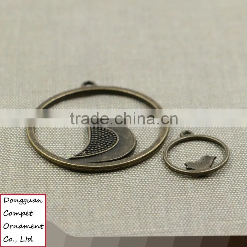 Wholesale new products watchman zinc alloy birds circular pendant