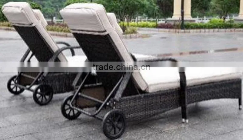 Wholesale Hot Selling Best Rattan Reclining Outdoor Lounge Chair with Cushion