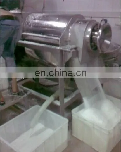 Fresh coconut water extracting machine