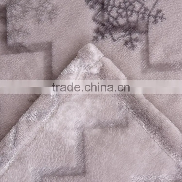 100 polyester christmas snowflake design printed flannel fleece blanket