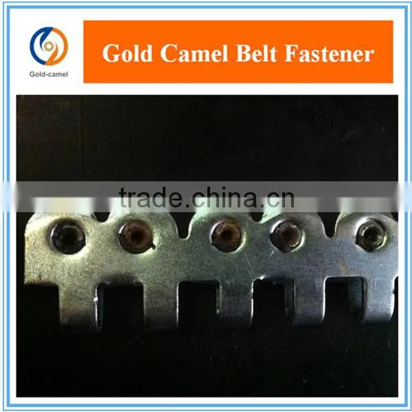 Rivet hinged belt fastener