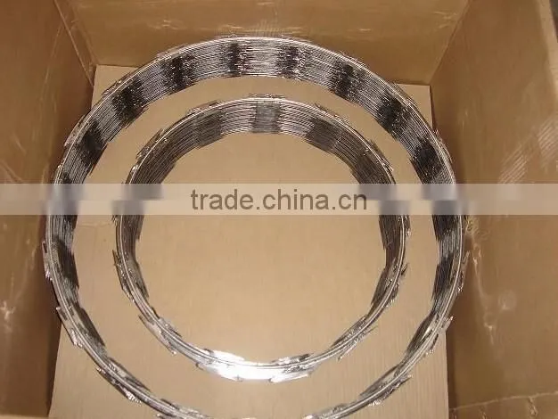 factory wholesale hot-dipped galvanized razor barbed wire mesh fence