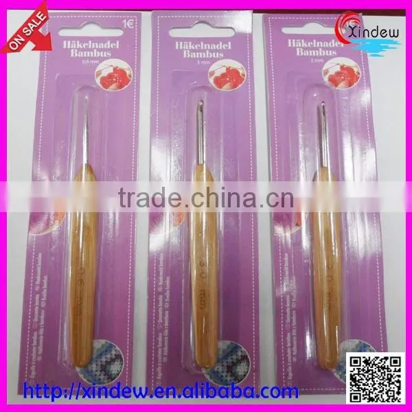 Plastic handle aluminum crochet hook