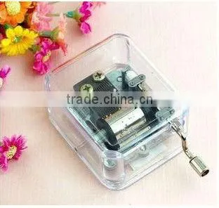 Hand crank music box