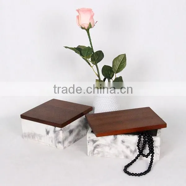 Urban Homewares Round cellar kitchen concrete salt pepper shaker