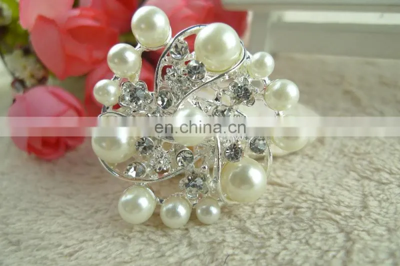 Cheap wholesale rhinestones brooch for wedding invitations