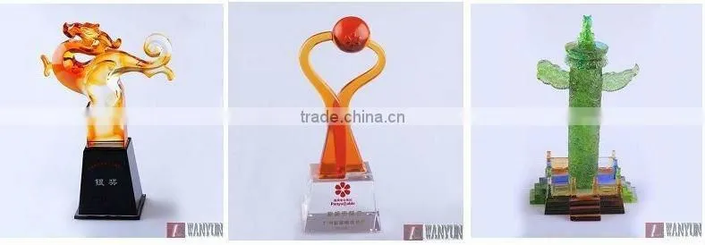 2014 customised crystal colored standing trophy for arts competition