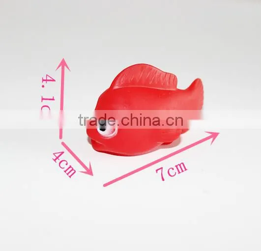 Custom 100% food grade silicone rubber red fish bath toy with squeaker