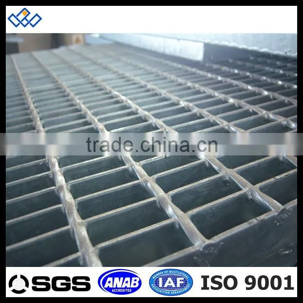 car passing road side steel bar grating