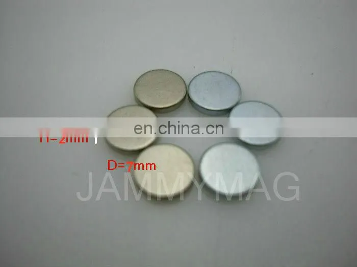 Half round magnet