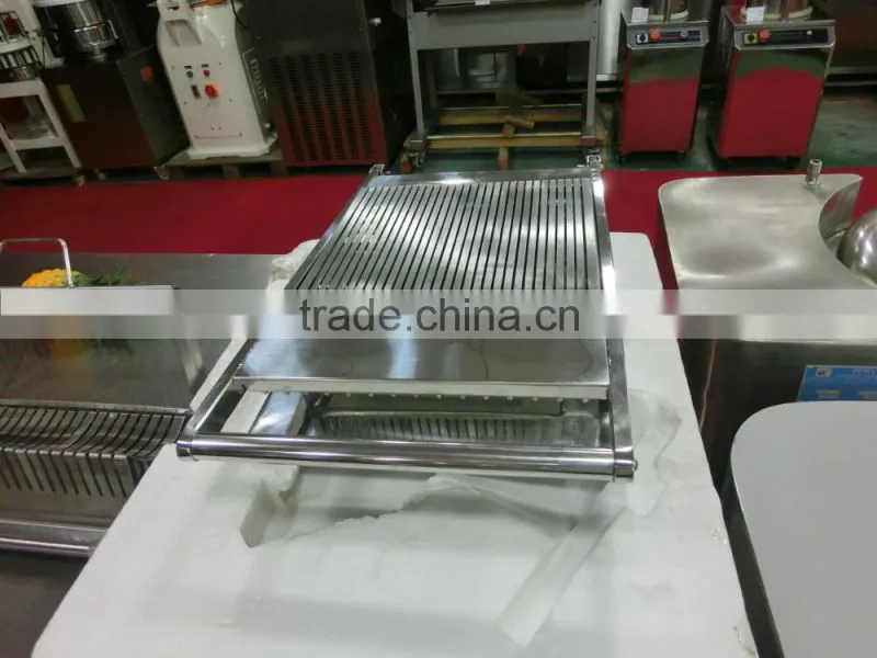 Hot Sale factory Newest Stainless Steel pastry cutter, cake cutter, perfect slice pie cake slicer(ZQS-151306)