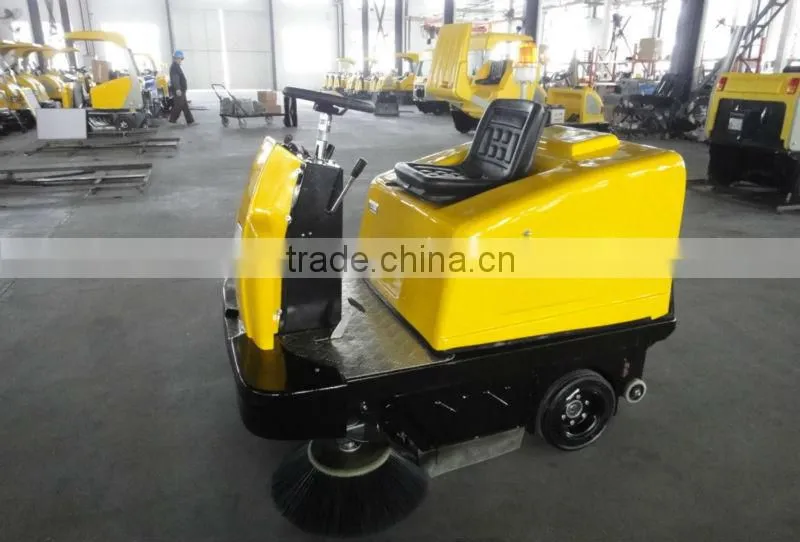 Ride-on type mechanical sweeper machine