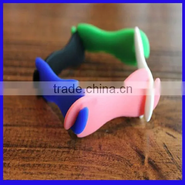 Foldable durable silicone earphone cable winder