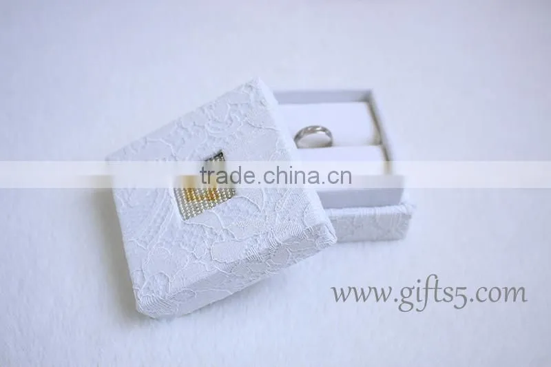 New arrival wholesale wedding ring box jewelry boxes with beaded name plate of Q