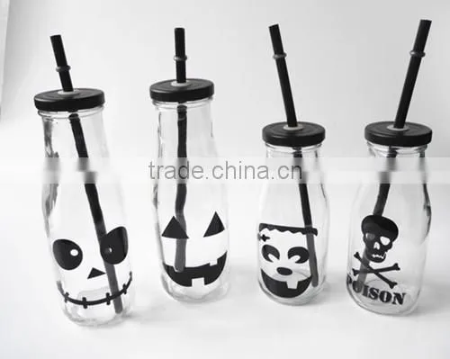 black skull head decorate glass bottle for juice or liquior with metal lid straw