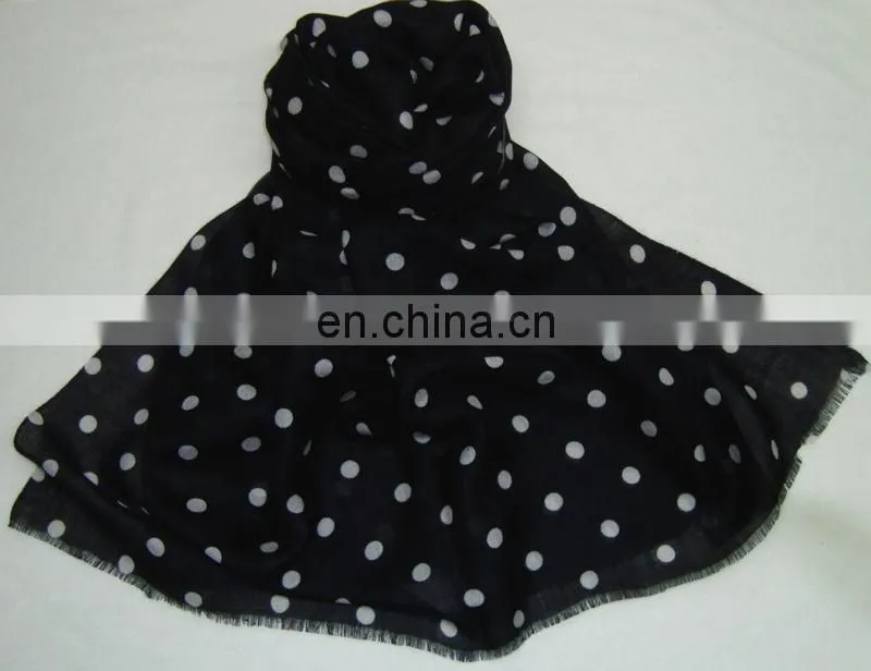 Shawl with dot prints