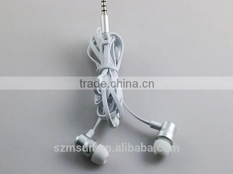 2015 fashionable plastic wired earphone