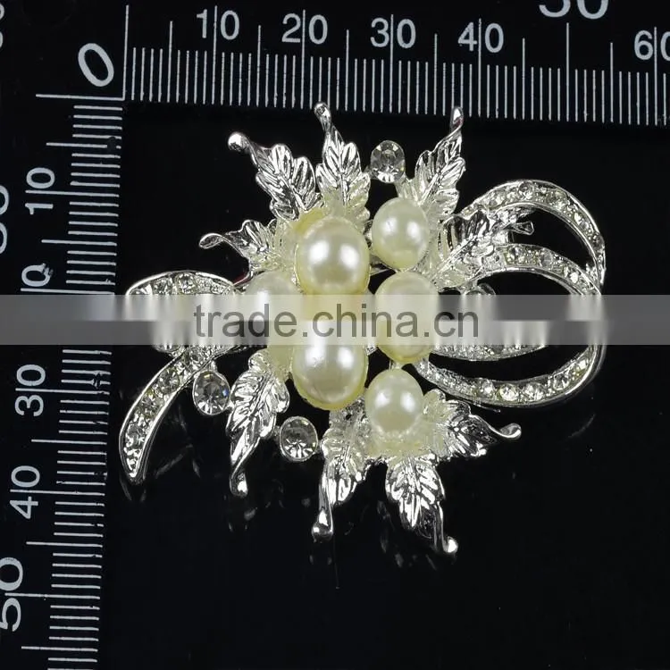 Wholesale Zinc Alloy Crystal Stone Brooch Pins, Flower Crystal Diamond Brooch Pin Factory for wedding invitation