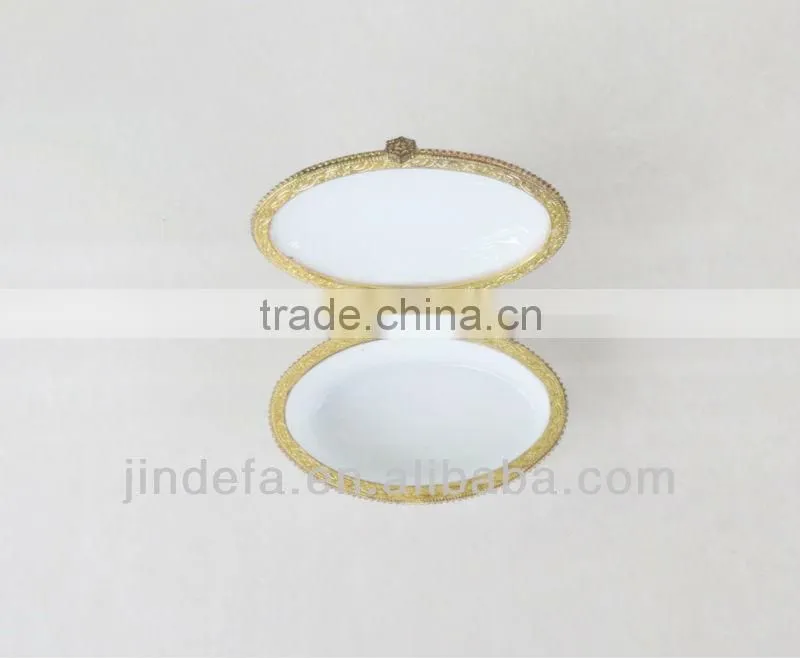 porcelain/ceramic jewel box with decal