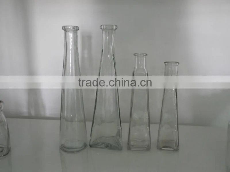 2016 unique bevel cut long-necked glass vase for decoration