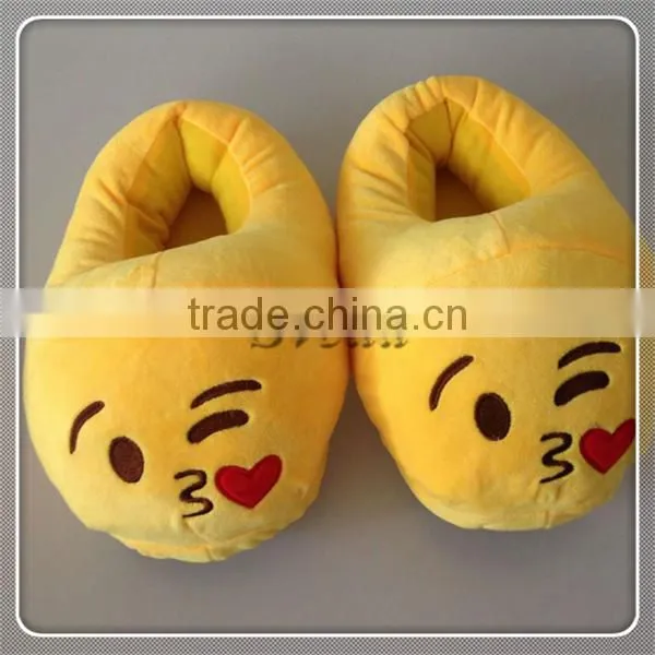 Latest Emoji plush slipper Emoji soft slipper soft plush toy with Chinese factory Wholesale price