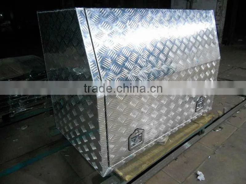 Aluminum truck tool box