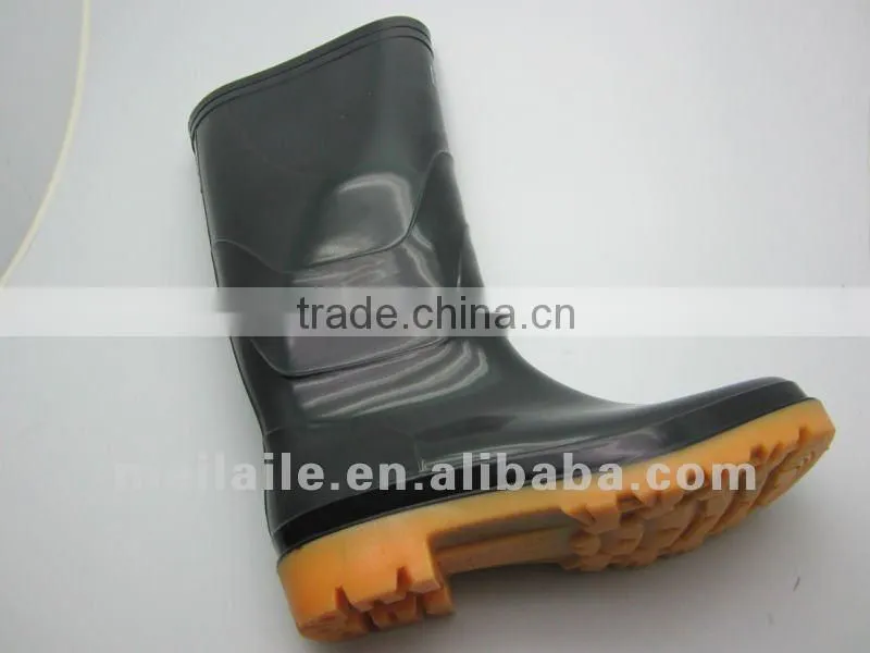 Hot selling and cheap men rain boots in men' shoes PVC